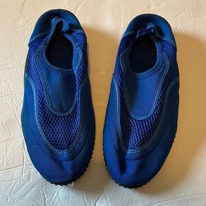 Royal blue water shoes Sz M 7-8